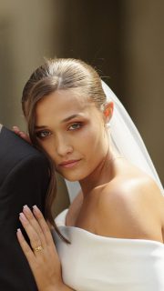 💍 Une mise en beauté raffinée, une robe pleine de grâce, des bulles de champagne et des regards complices : tout y est pour rêver d’un mariage chic, moderne et authentique.

Une balade d’amour au cœur de Paris. Entre les rues pavées, les terrasses élégantes et le charme intemporel du restaurant @grandcoeur.paris, ce shooting d’inspiration met en avant l’élégance parisienne dans toute sa simplicité.

🎥 Vidéographie : @rmake.mariages
📸 Photographie : @camyduongphoto
👗 Robe de mariée : @alia.mariage
💄 Mise en beauté : @delphinebehin
🎂 Wedding cake : @maison.maylee
🍾 Champagne : @champagne_fleury
💐 Fleurs & design :  @nicyrparis
🪞 Décoration & location matériel : @reflets.co
🎨 Papeterie & illustration : @estelle.b_illustration
👔 Costume : @mon_tailleur_paris
👠 Accessoires : @lamuseeparis
📍 Lieu : @grandcoeur.paris
🕊️ Organisation & coordination : @moulindumontramus

🎬 Capté dans l’énergie unique de l’été parisien, ce shooting célèbre l’amour, le style et le savoir-faire des artisans du mariage.

💌 Vous rêvez d’un film de mariage à votre image ?
Contactez-moi pour transformer votre journée en souvenir vivant.

#WeddingInspiration​ #MariageParis​ #WeddingVideo​  #Mariage2026